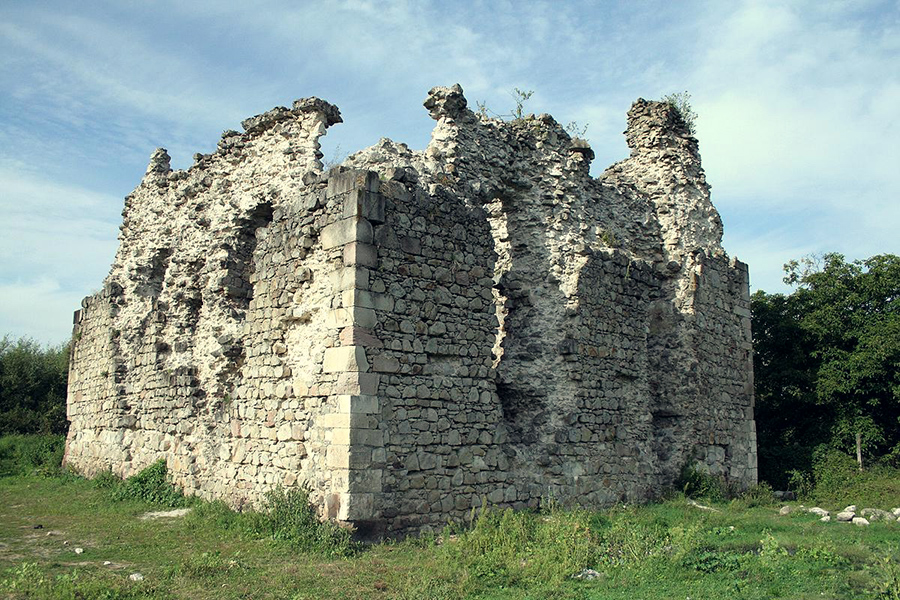 Середнянський замок тамплієрів у Закарпаття